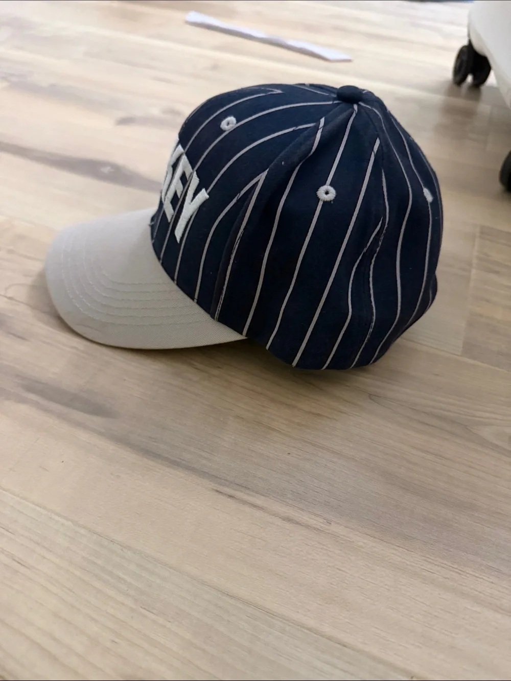 Hockey eyes without a face white and navy striped hat